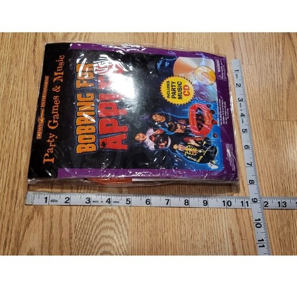 Bobbing for Apples party game with CD - Picture 4 of 6